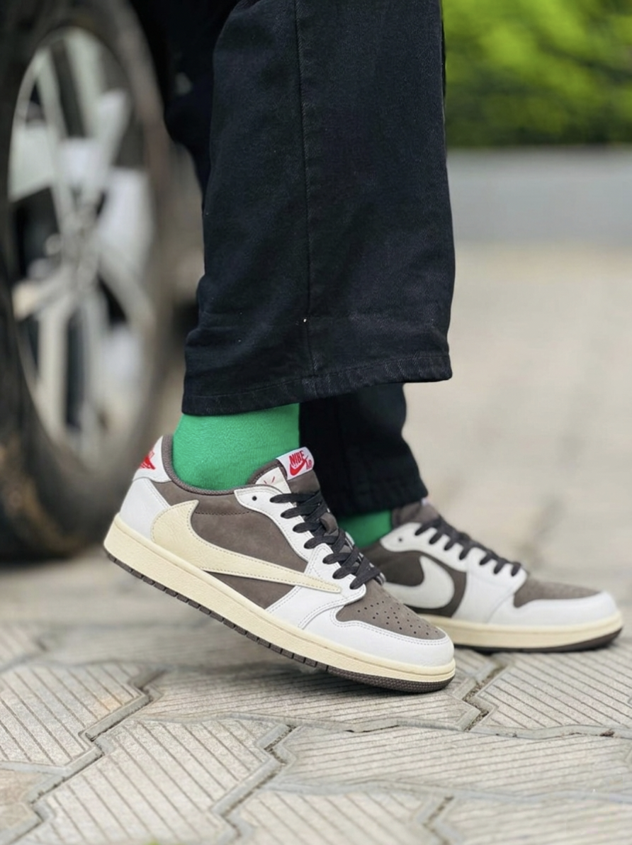 Travis Scott x AJ 1 Low OG  "Reverse Mocha" - Image 2