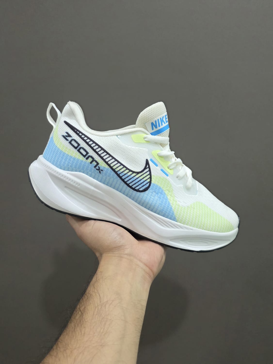 NIKE SHOES - Image 1