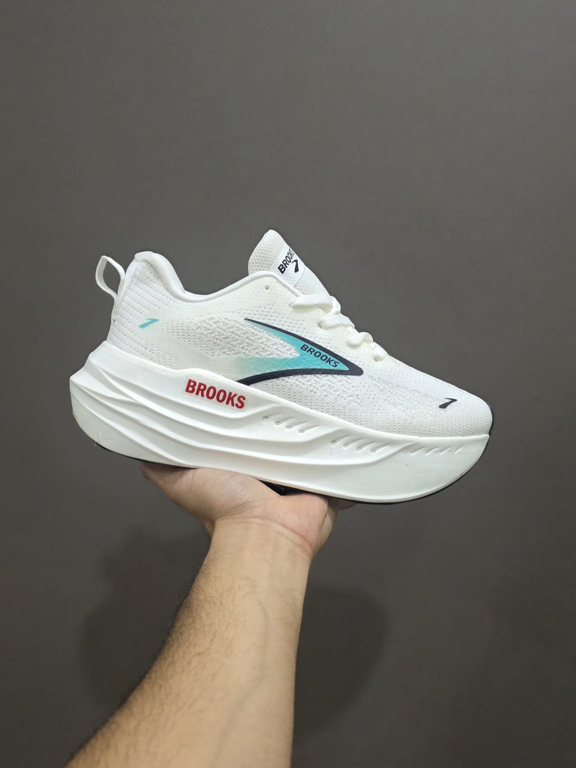 BROOKS SHOES - Image 1