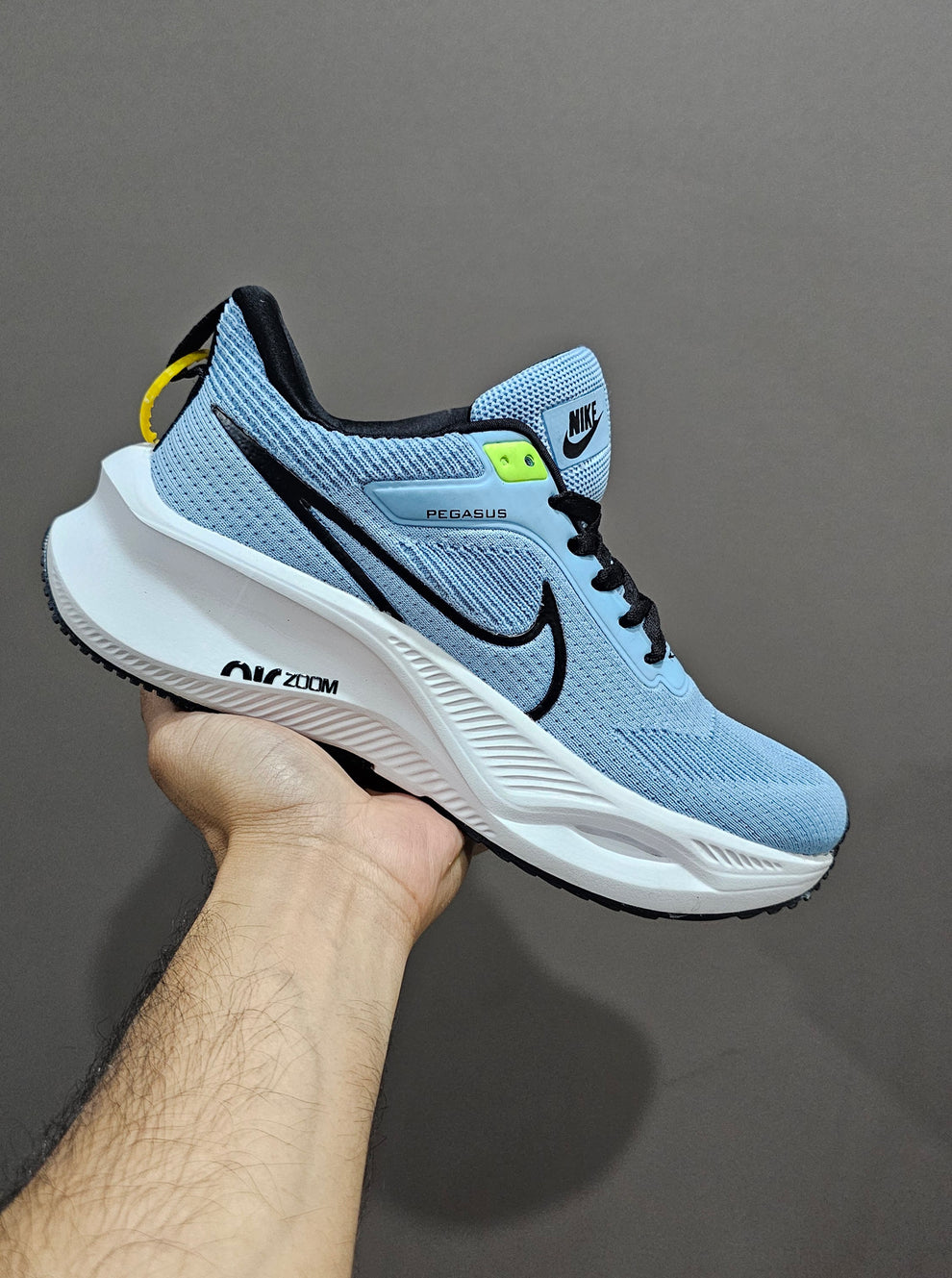 NIKE SHOES - Image 1