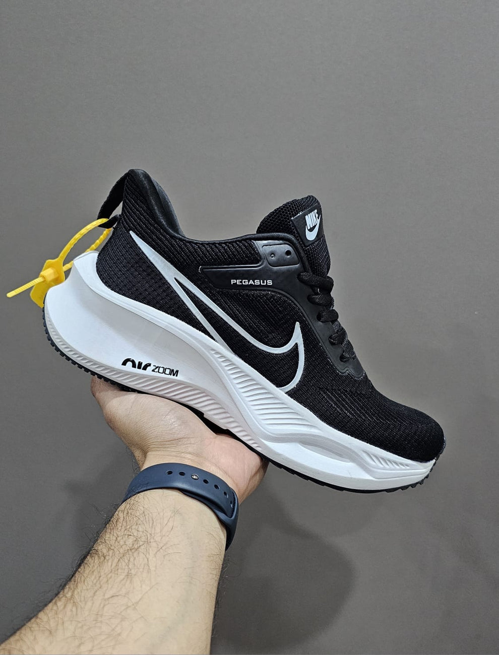 NIKE SHOES - Image 1