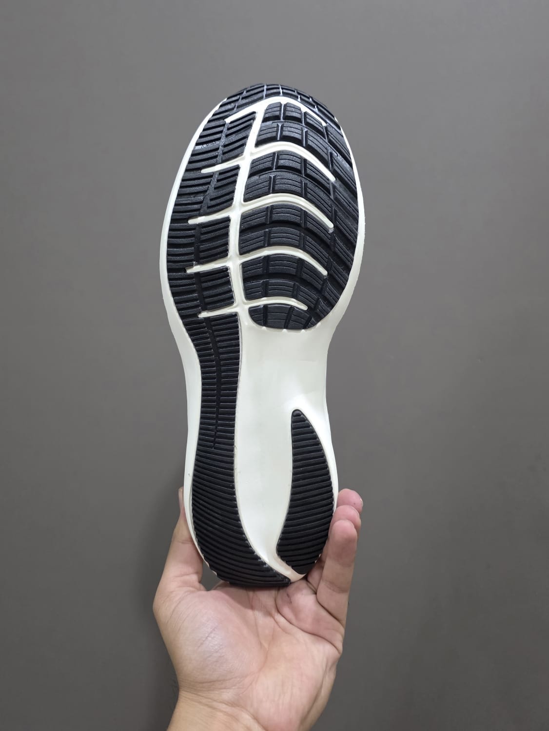 NIKE SHOES - Image 2